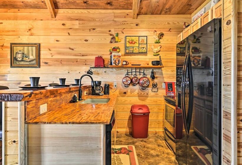 2 Mi To Lake Hamilton: Hot Springs Cabin Rental!