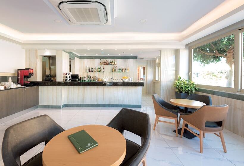 فندق Achilleas Beach