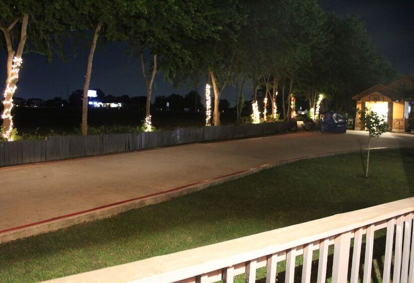 בית מלון כפרי Belas Resort