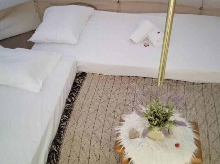 בית מלון כפרי Queens Luxury Glamping