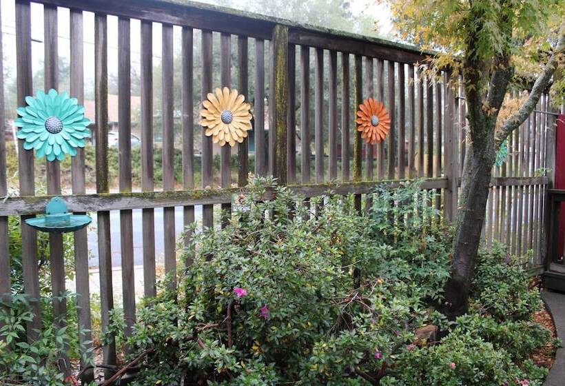 בית מלון כפרי The Bonnie Inn Unit 1