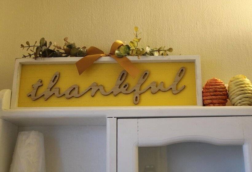 בית מלון כפרי The Bonnie Inn Unit 1