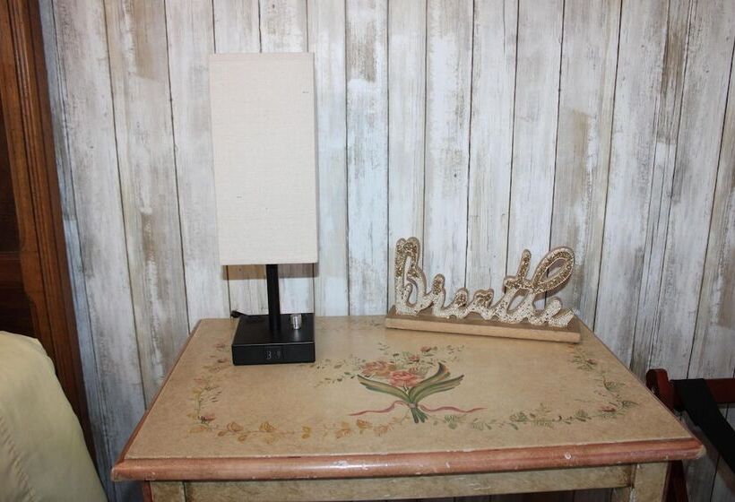 בית מלון כפרי The Bonnie Inn Unit 1