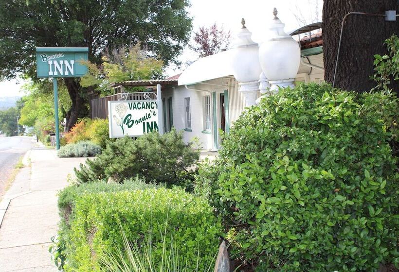 בית מלון כפרי The Bonnie Inn Unit 1