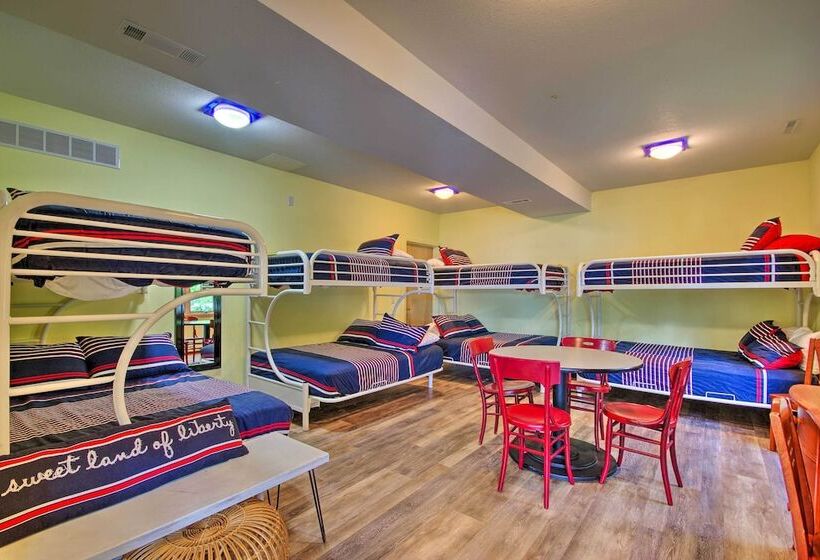 House On Lake Of The Ozarks W/ Dock & Pool Table!
