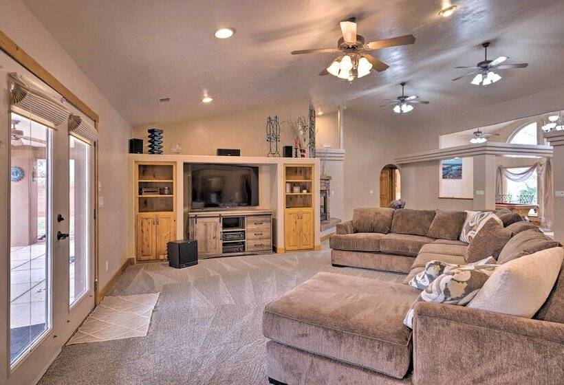 Hurricane Home W/ Pool & Spa ~ 25 Mi To Zion!