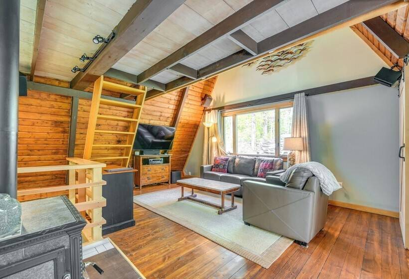 Inviting A Frame Cabin W/ Saltwater Hot Tub!