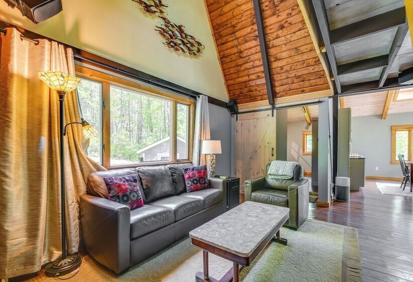 Inviting A Frame Cabin W/ Saltwater Hot Tub!