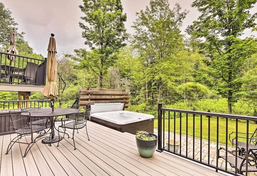 Inviting A Frame Cabin W/ Saltwater Hot Tub!