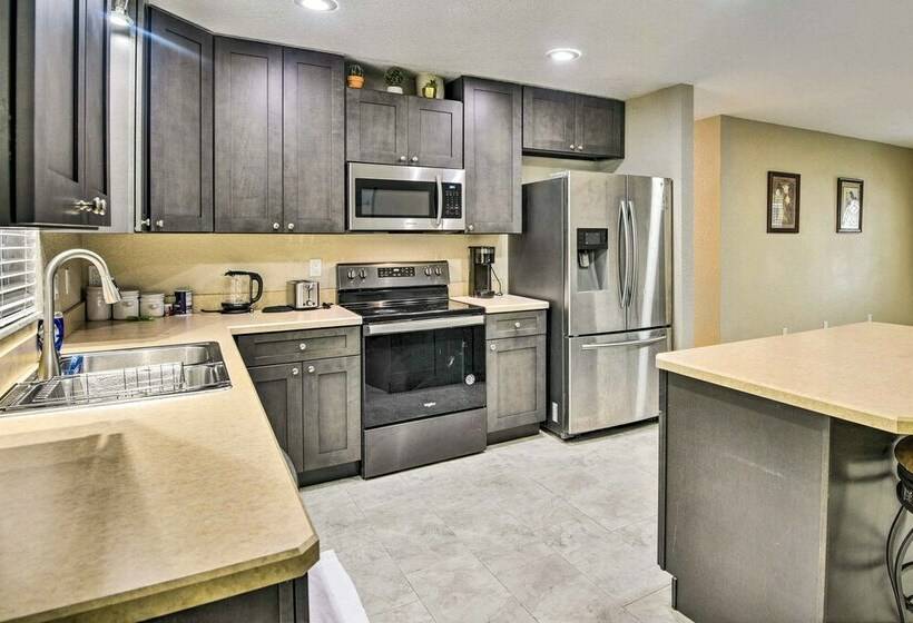 Inviting Daytona Beach Abode: Great Location!