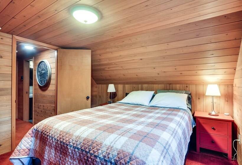 Inviting Mt. Hood Cabin W/ Porch: 1 Mi To Skibowl!