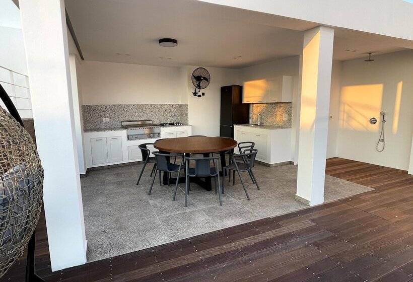 Kalathos Square Luxury Suites