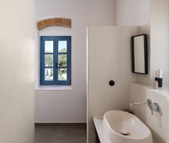 Kalathos Square Luxury Suites