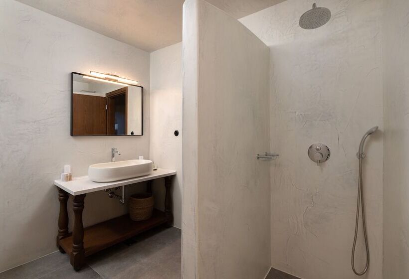 Kalathos Square Luxury Suites