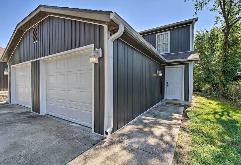 Kimberling City Getaway: Fish & Boat Nearby!