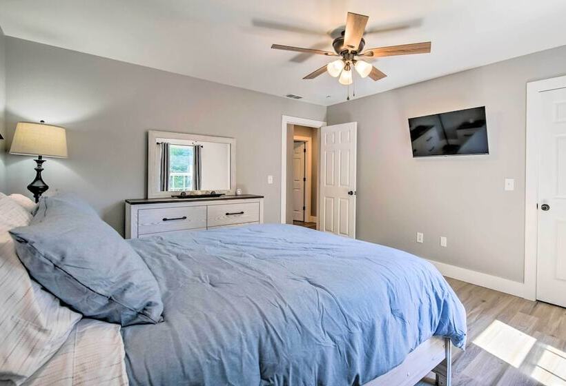 Kimberling City Getaway: Fish & Boat Nearby!