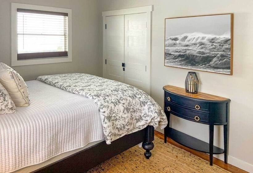 Walk To Beach: Lake Michigan Getaway!