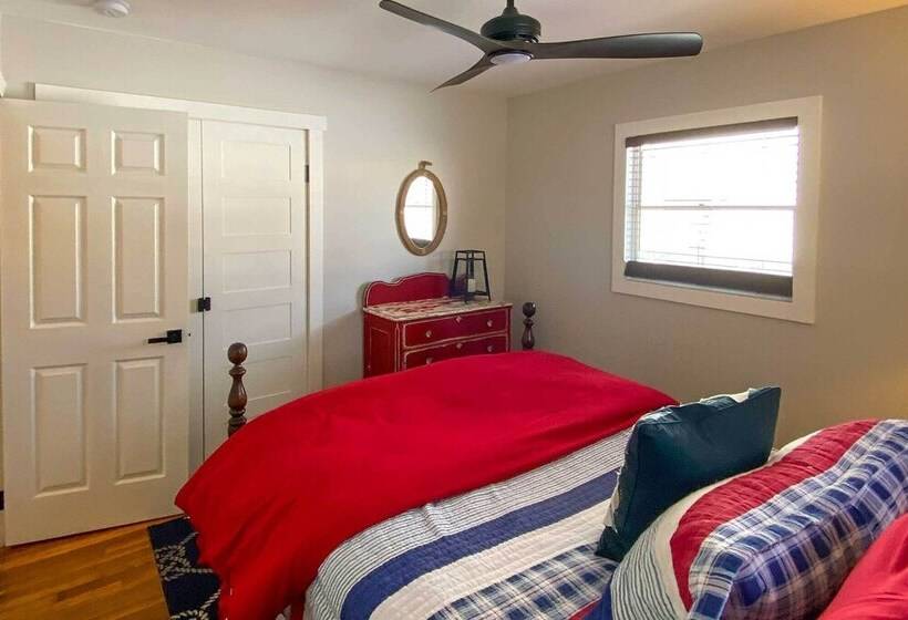 Walk To Beach: Lake Michigan Getaway!