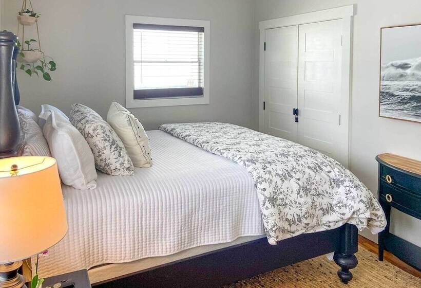 Walk To Beach: Lake Michigan Getaway!