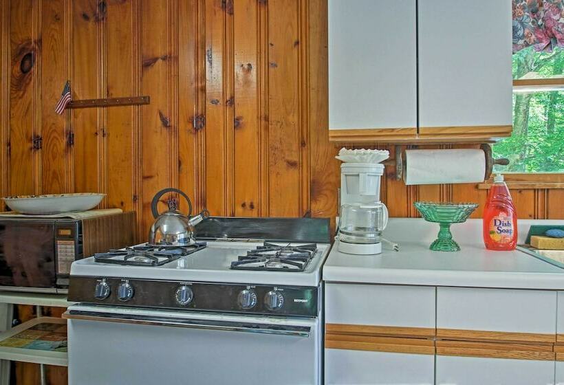 Lake Stinson Cottage W/ Sunroom & Shared Dock!