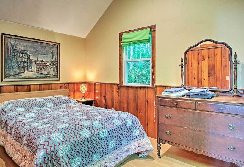 Lake Stinson Cottage W/ Sunroom & Shared Dock!