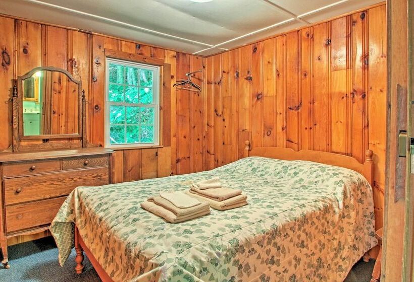 Lake Stinson Cottage W/ Sunroom & Shared Dock!
