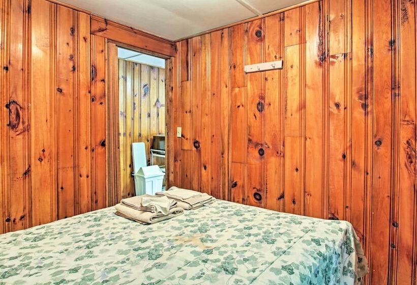 Lake Stinson Cottage W/ Sunroom & Shared Dock!