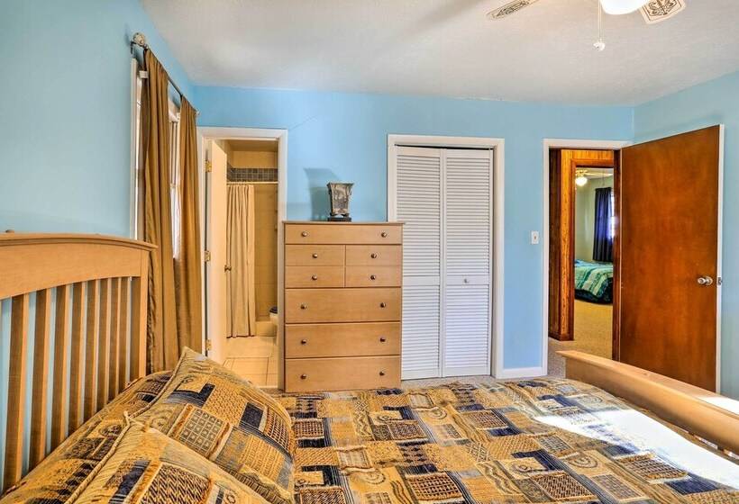 Lake Waccamaw Home W/ Fenced Yard & Shared Pier!