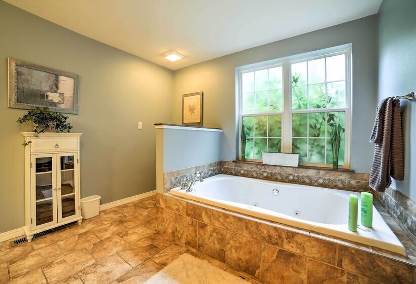 Lakefront Blue Eye Cottage W/ Hot Tub & Fire Pit!