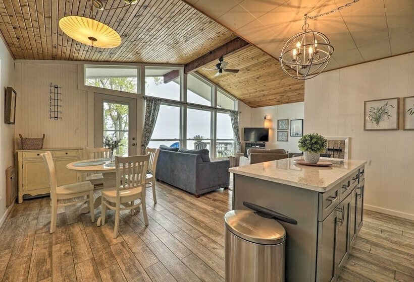 Lakefront Cottage Near Wineries + State Parks!