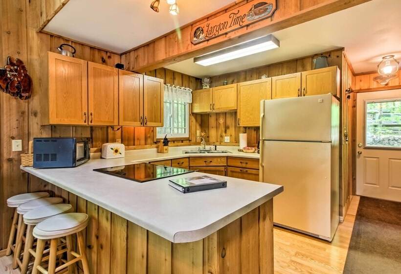 Lakefront Cumberland Cabin W/ Dock & Fire Pit!