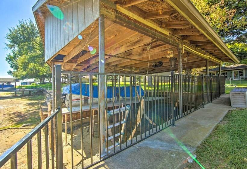 Lakefront Family Home, Recently Renovated!