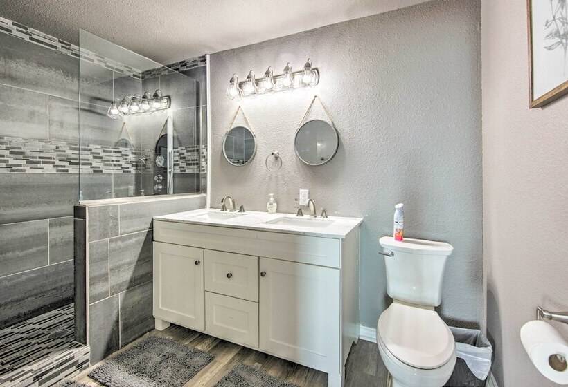 Lakefront Family Home, Recently Renovated!