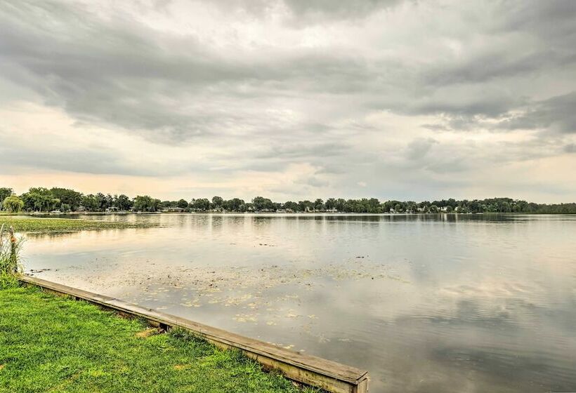 Lakefront Home: Tiki Bar, Bbq, & Fire Pit!