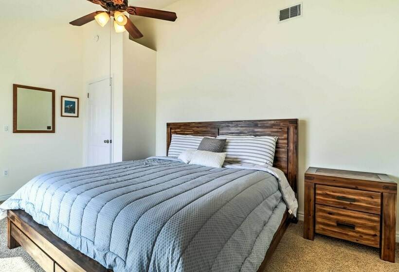 Lakefront Home: Tiki Bar, Bbq, & Fire Pit!