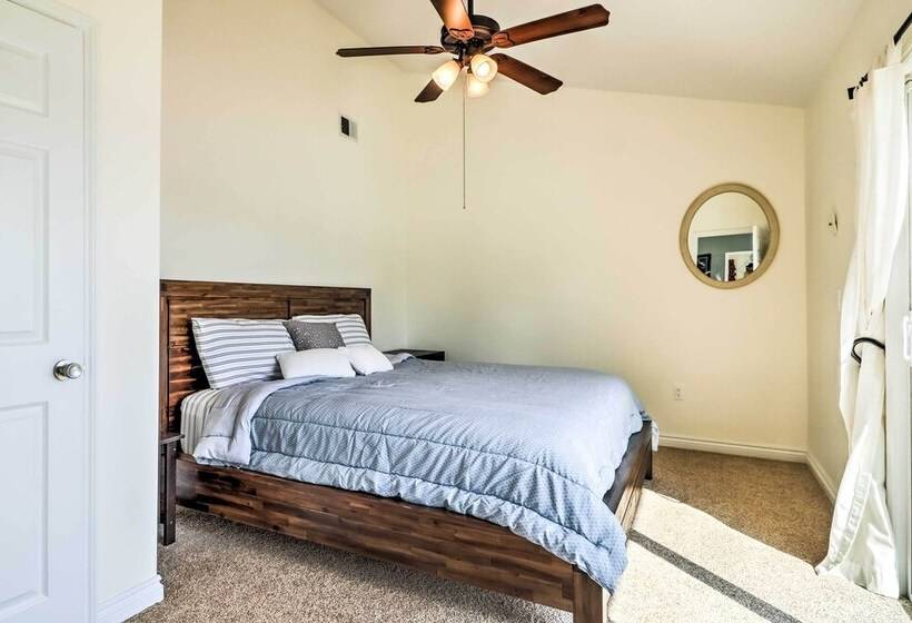 Lakefront Home: Tiki Bar, Bbq, & Fire Pit!