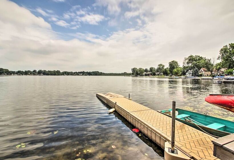 Lakefront Home: Tiki Bar, Bbq, & Fire Pit!