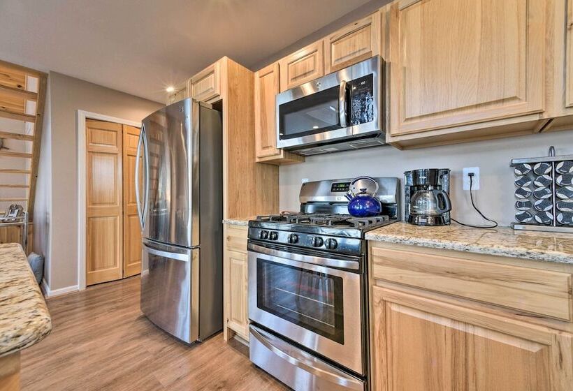 Lakefront Lexington Escape: Steps To Beach!