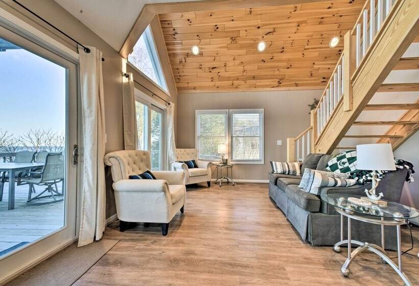 Lakefront Lexington Escape: Steps To Beach!