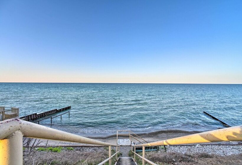 Lakefront Lexington Escape: Steps To Beach!