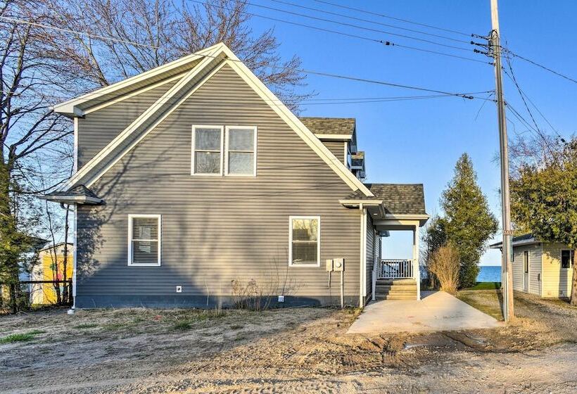 Lakefront Lexington Escape: Steps To Beach!