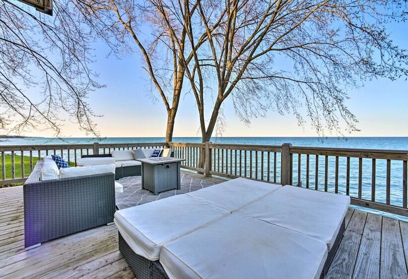 Lakefront Lexington Escape: Steps To Beach!