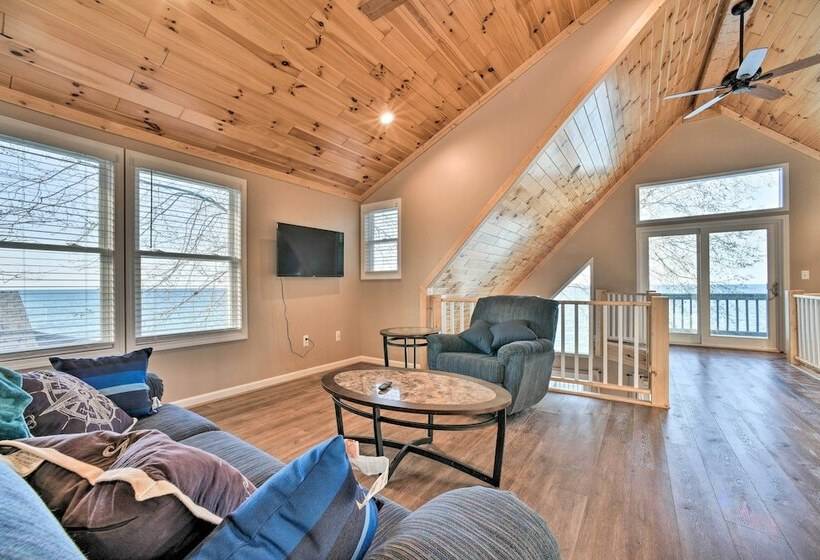 Lakefront Lexington Escape: Steps To Beach!