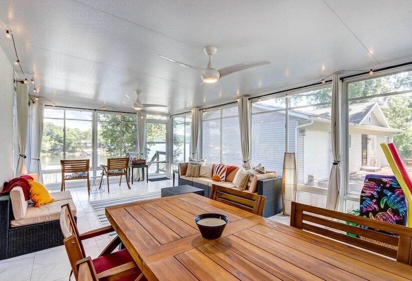 Dock + Kayaks: Lakefront Retreat In Sunrise Beach