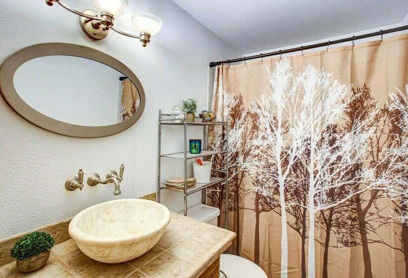 Lakefront Yelm Home: Lake Views + Pet Friendly!