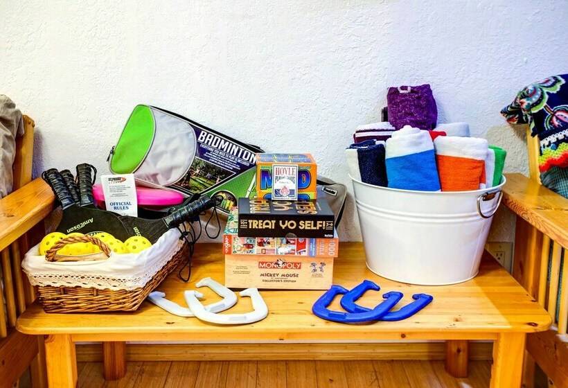 Lakefront Yelm Home: Lake Views + Pet Friendly!