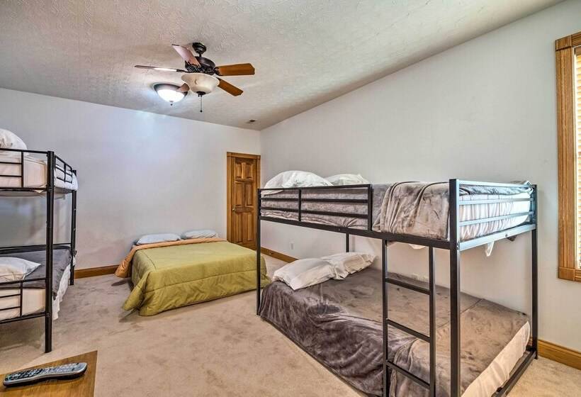 Lake Cumberland Retreat W/ Deck & Views!