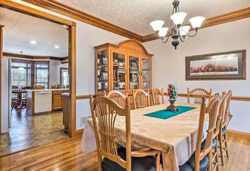 Lake Cumberland Retreat W/ Deck & Views!