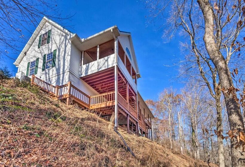 Lake Cumberland Retreat W/ Deck & Views!