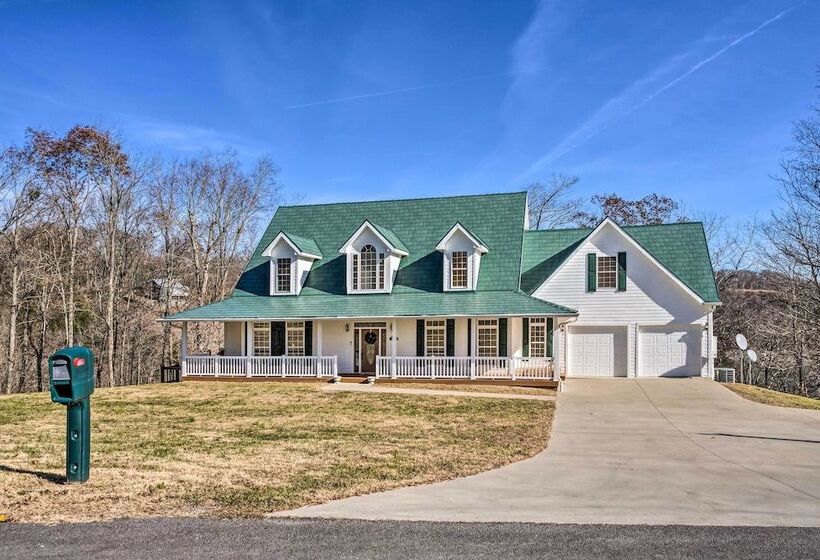 Lake Cumberland Retreat W/ Deck & Views!